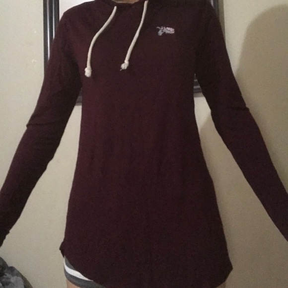 A thin, not see thru long sleeve shirt - Picture 2 of 3